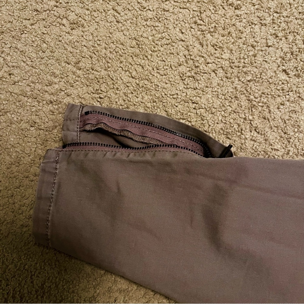 Lauren Conrad pants size 8 with zipper at heels - Picture 4 of 5